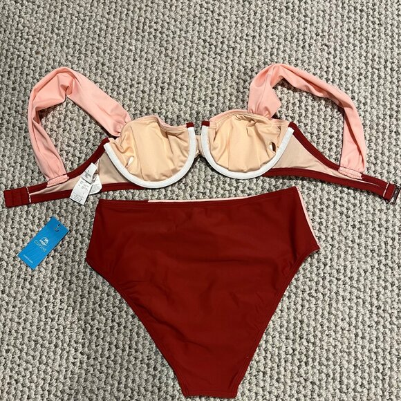 Escaping Underwire Bikini Top & Colorblock Bottoms Set - Picture 2 of 2